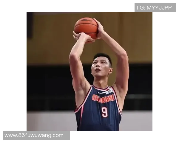 易建联在CBA联赛中表现抢眼，成为球队最强支撑